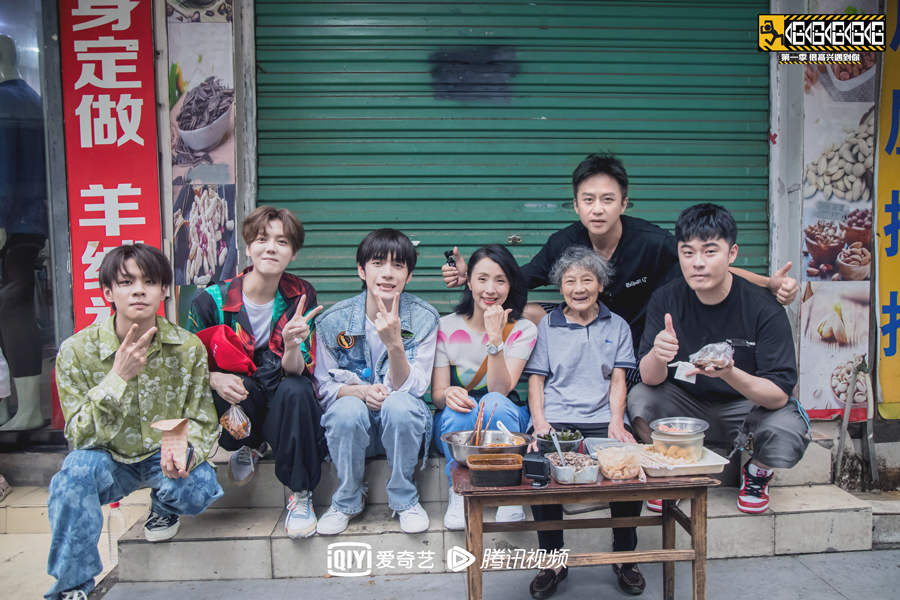 爱腾联手打造的哈哈哈哈哈持续登顶各大榜单，高热收官背后是什么