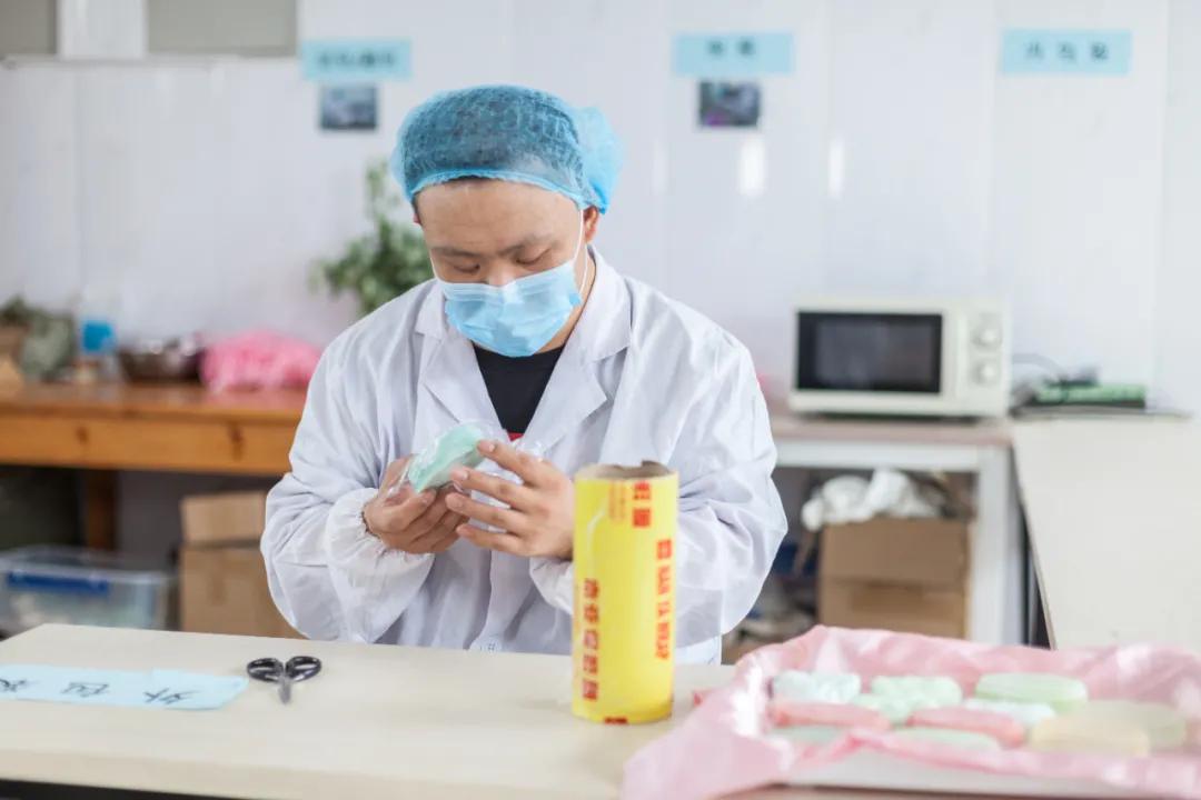 我是一颗小小草，春天何时到