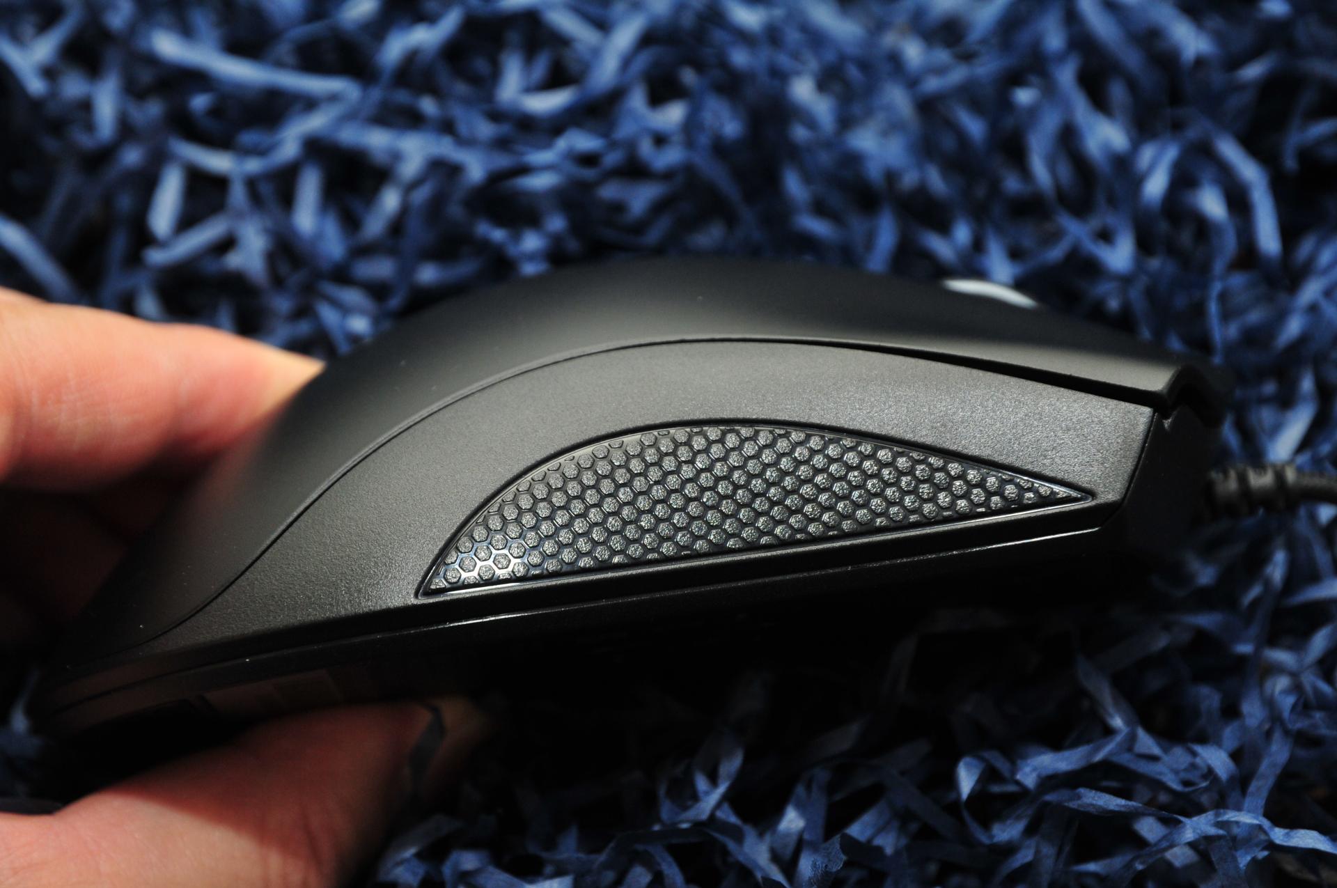 雷蛇蝰蛇鼠标测评,雷蛇毒蝰8khz有线游戏鼠标评测