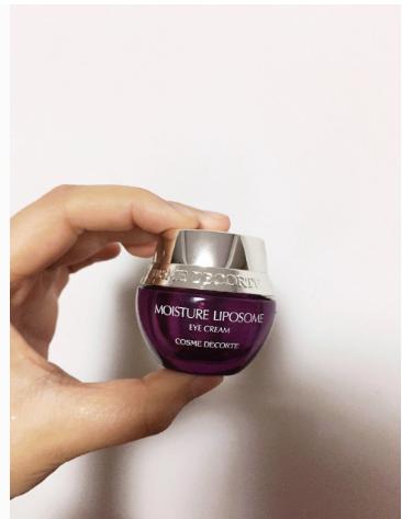 涂了过期的眼霜,抹了五十年的眼霜