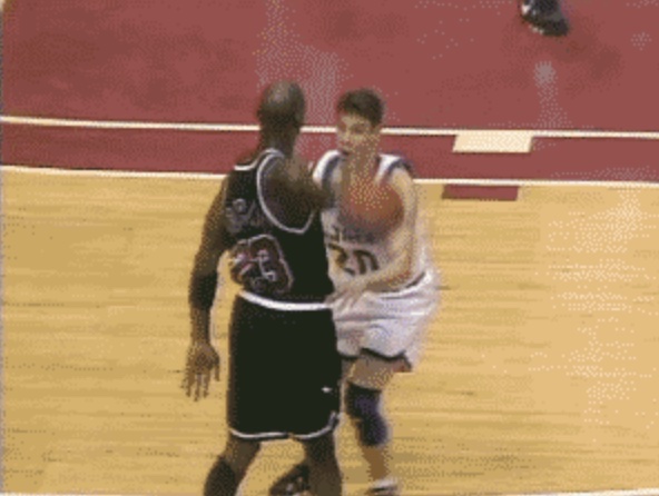 顶级球星投篮是哪根手指拨球,顶级球员握杆