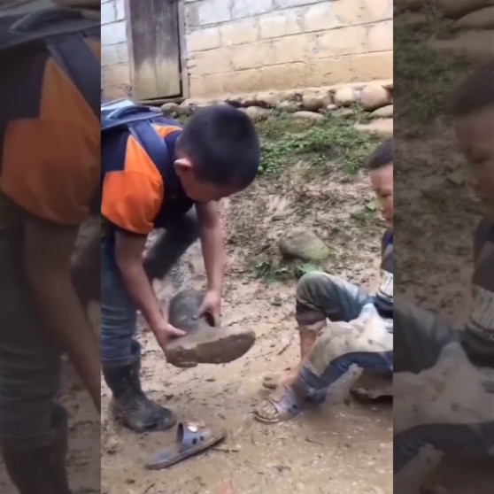 弟弟脚下滑了一下，拖鞋穿到了脚腕上，接下来哥哥的做法特别暖