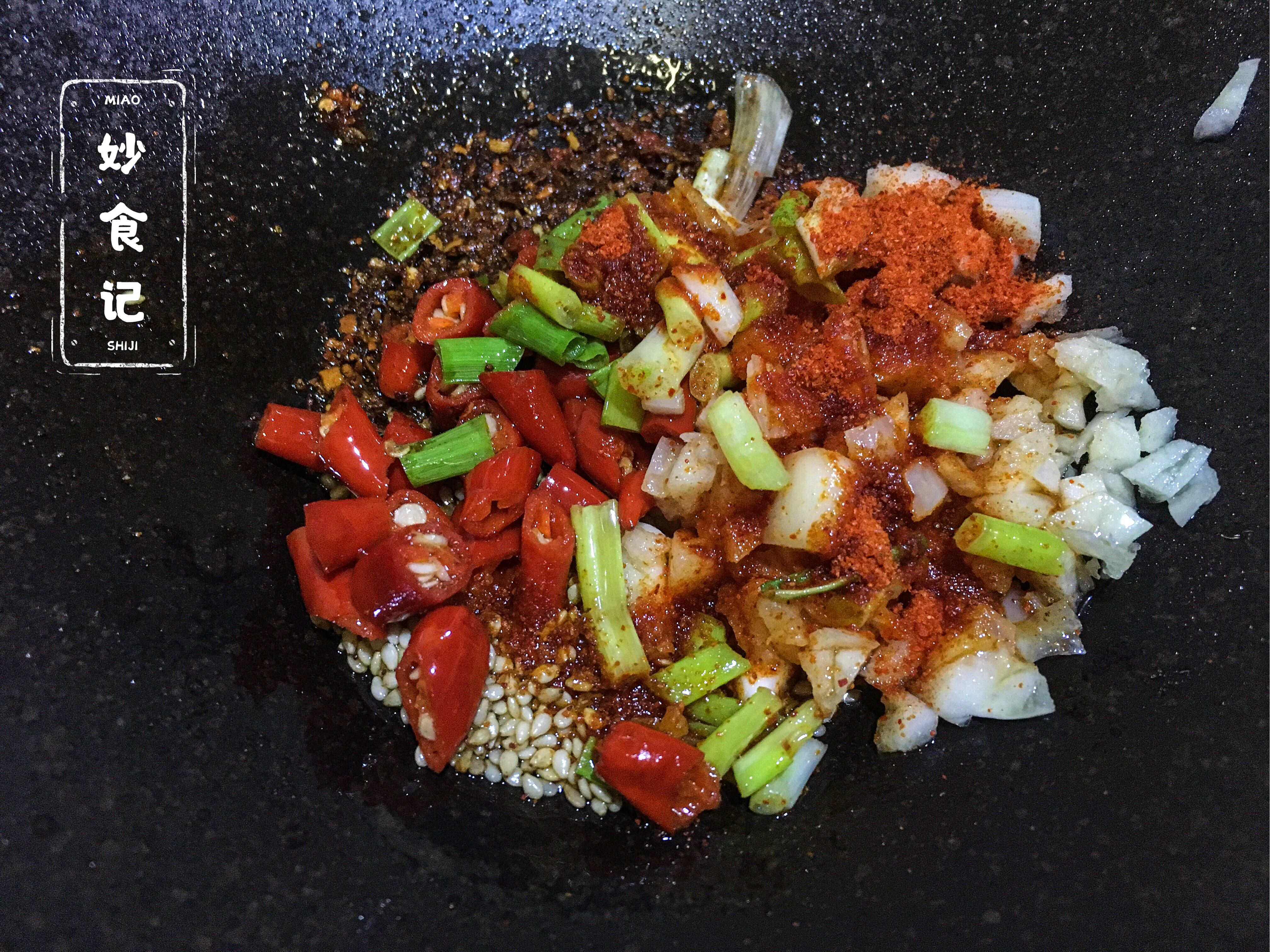 白象酸辣粉用冷水还是热水泡,自嗨锅酸辣粉上面加冷水还是热水