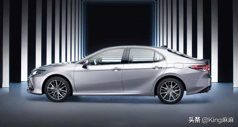 油电混动凯美瑞哪个好,全新凯美瑞混动与燃油版的区别