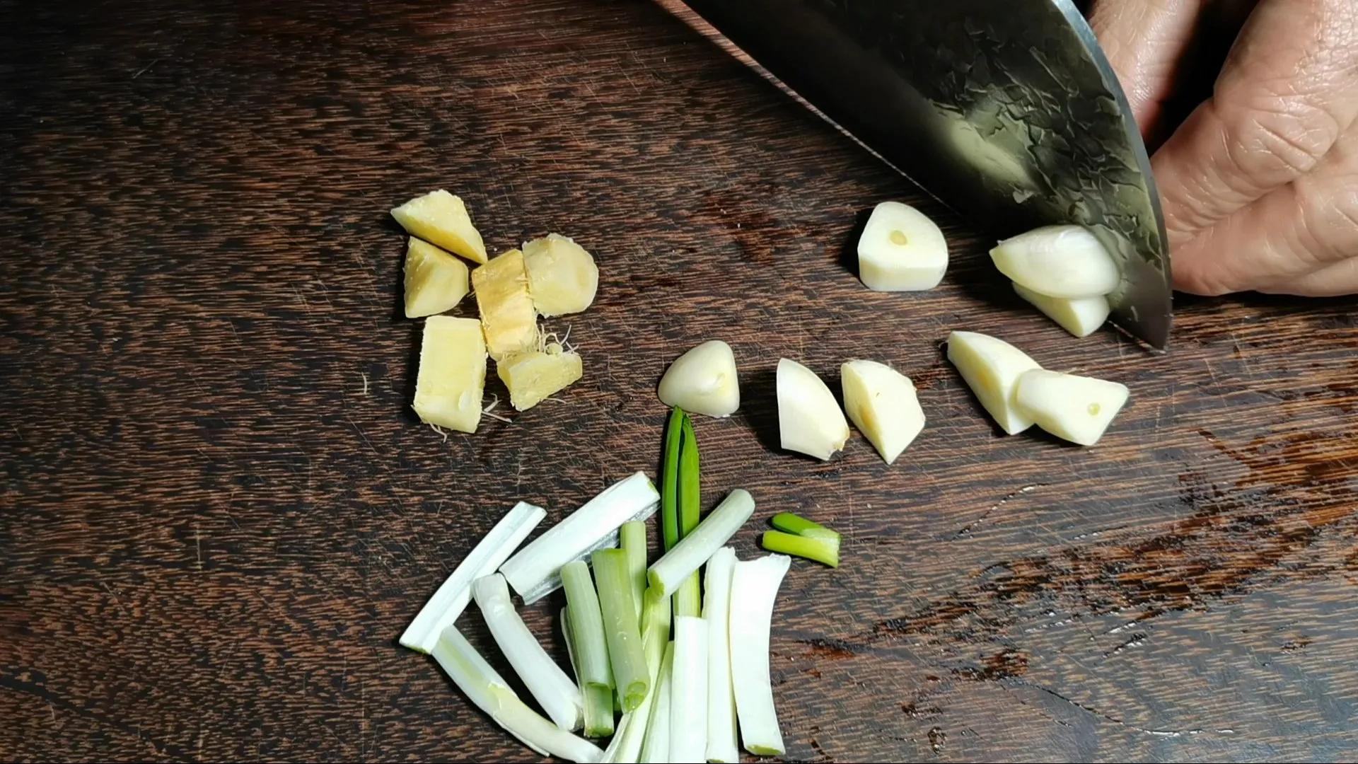 正宗红烧鸡头开袋即食,8元一斤炸鸡头