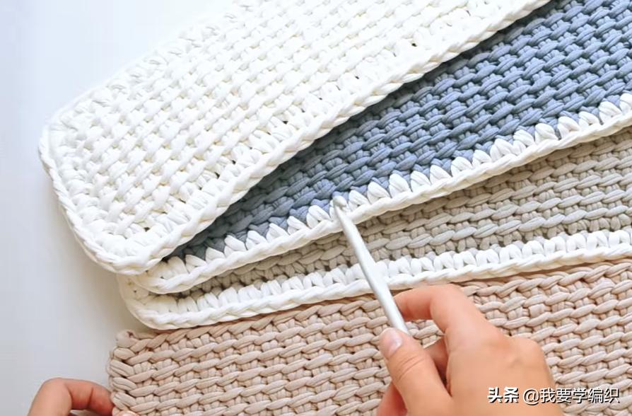 十一与其出门人挤人，不如在家看电视钩包包，一款拼色手提袋教程