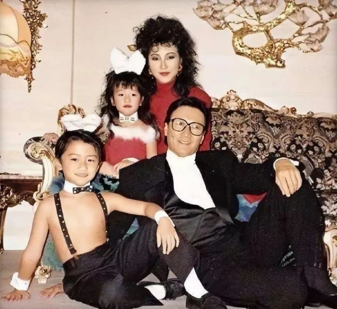 买二手衣服回家补、一张椅子用18年，这8位明星，有钱也没乱花