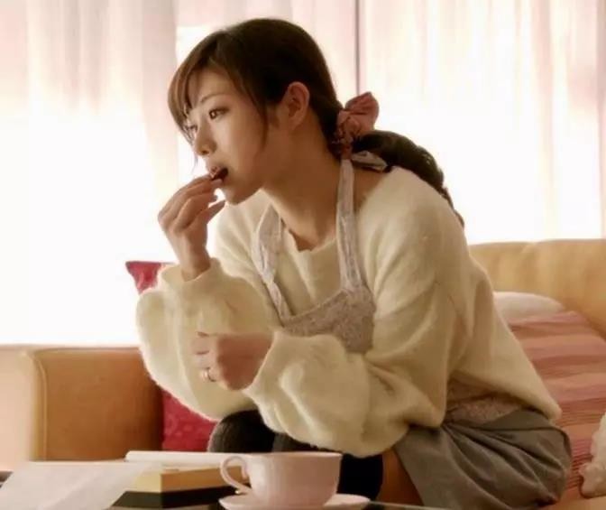 35-45岁女性随性穿搭夏天,时尚穿搭70后女人别穿太单调