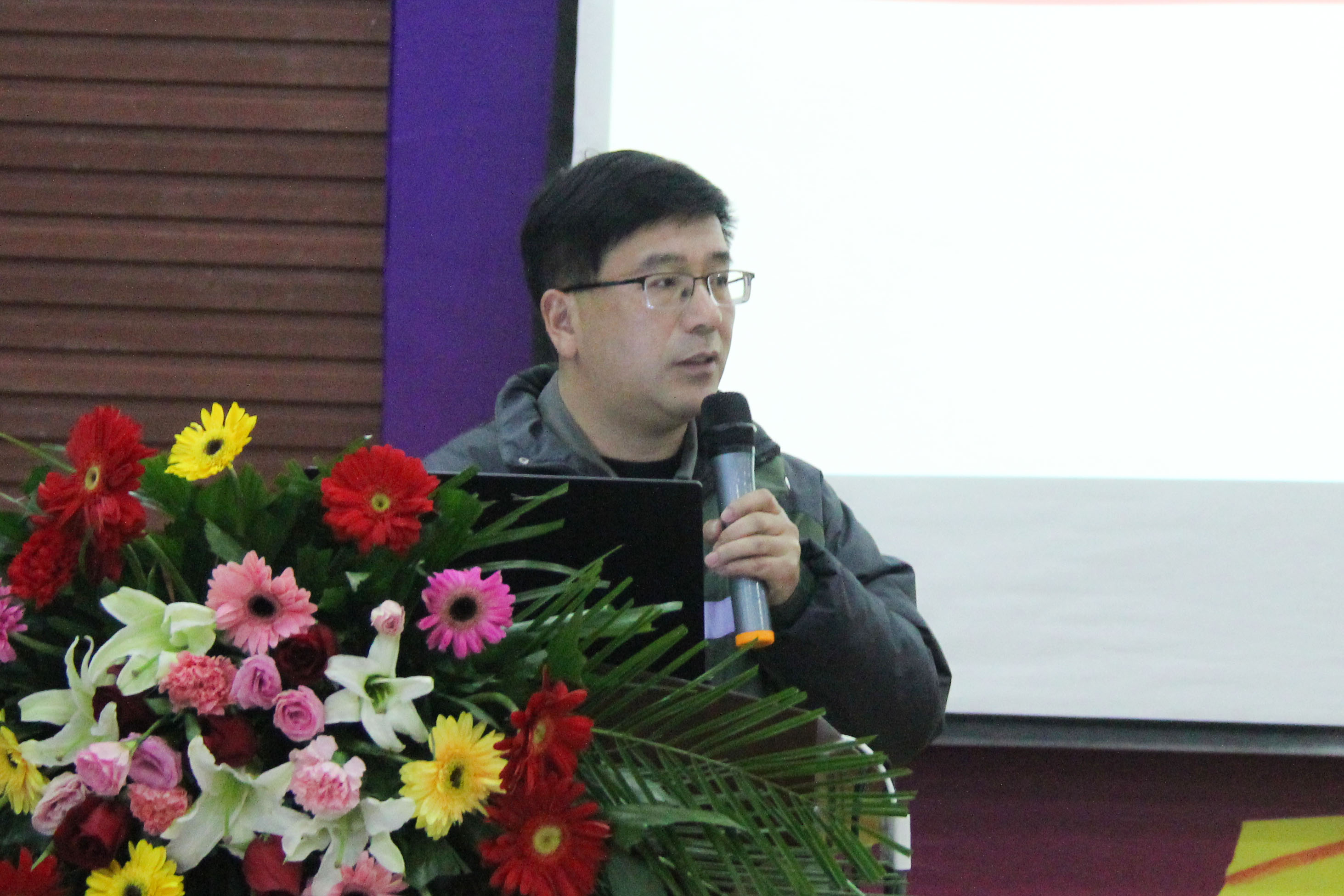 隆鑫致敬奋斗者,隆鑫动力摩托