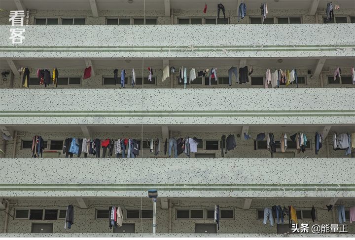 为了逃离包办婚姻，她们前往深圳打工赎身