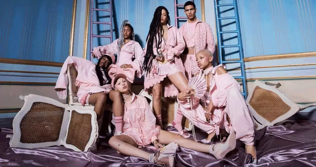 为什么rihanna那么火,rihanna副业赚多少钱