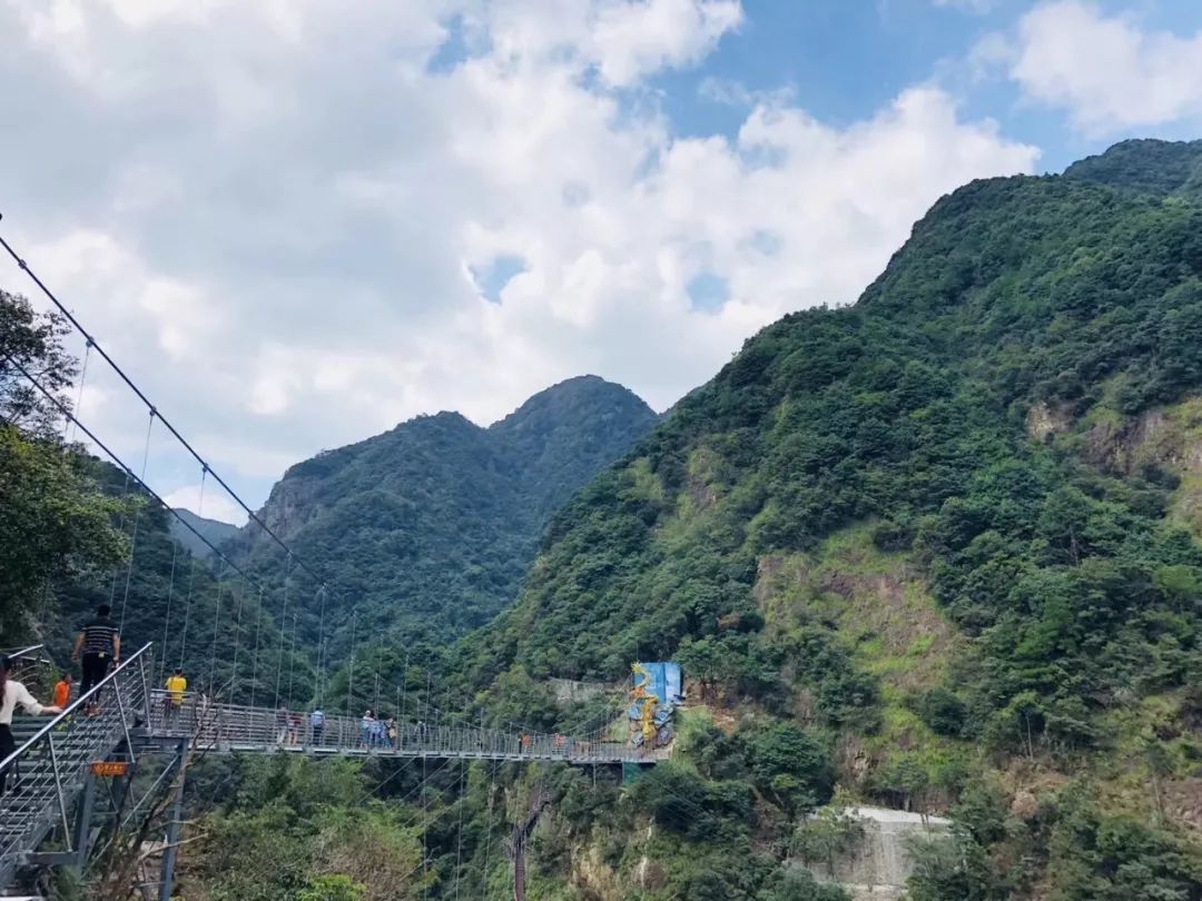 宁波五龙潭玻璃桥感觉怎么样,宁波五龙潭风景区玻璃桥