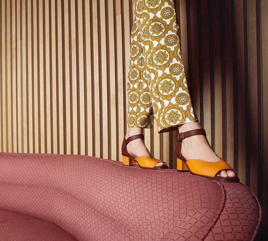 不一样的鞋子图片,关于鞋子产品的广告