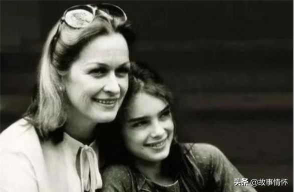 她被称为世界第八大奇迹，曾与迈克尔·杰克逊是青梅竹马，