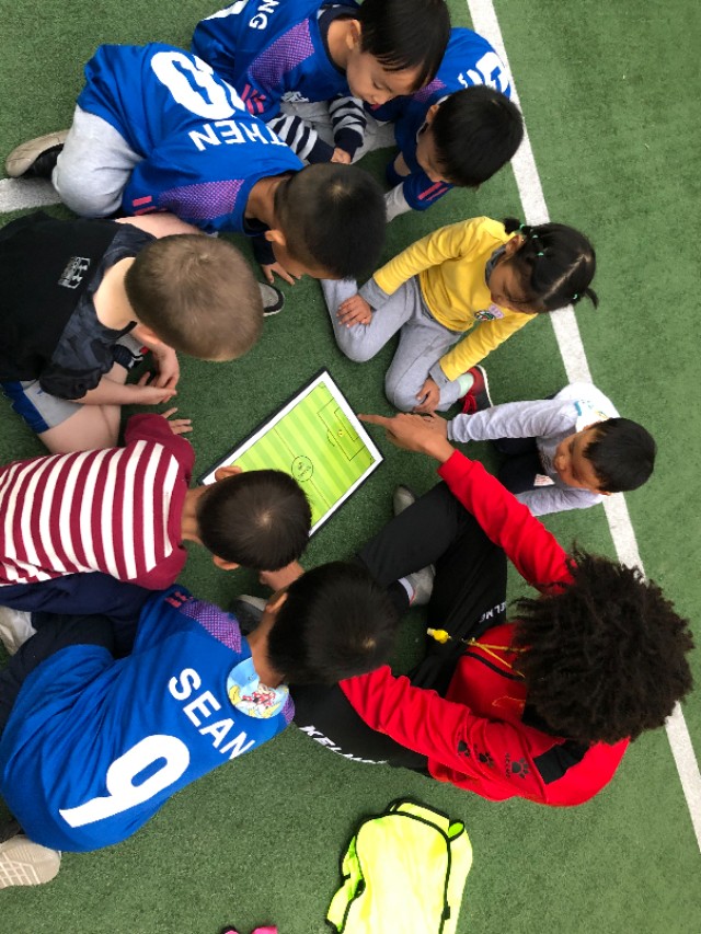 足球运动对少年儿童成长的好处,足球运动对幼儿身心发展的益处