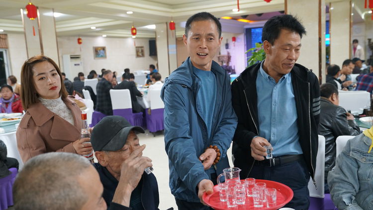 雷帝国际彩砂施工视频,雷帝国际瓷砖辅料