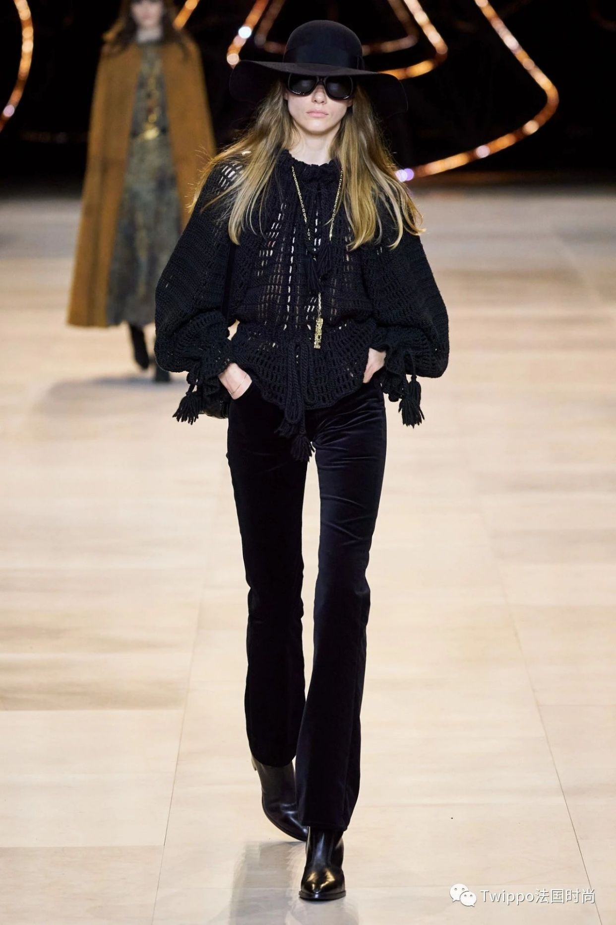 2020秋冬巴黎时装周givenchy秀场 (jacquemus 2020巴黎时装周秀场)