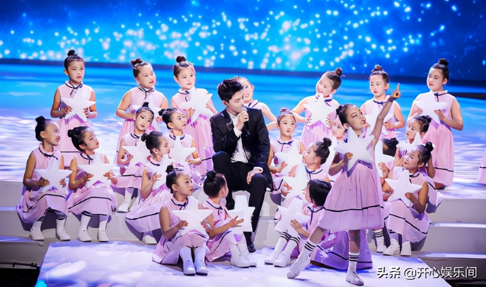 央视肖战夜空中最亮的星完整版,肖战重阳节晚会夜空中最亮的星