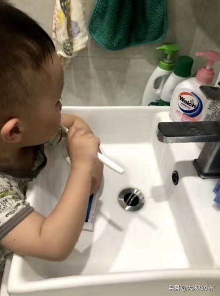 两岁孩子自闭症干预后能恢复多少,儿子患有自闭症父母怎么教