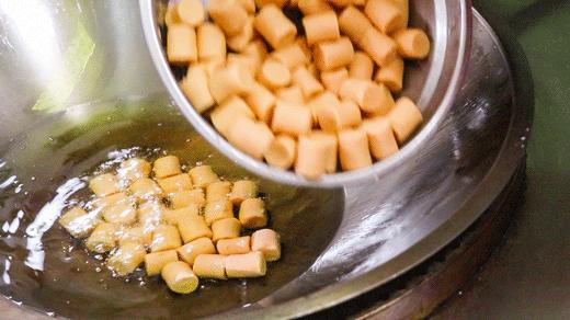 台湾胖子老板开的8㎡小店，专卖会膨胀的QQ球，嘴小的别来！