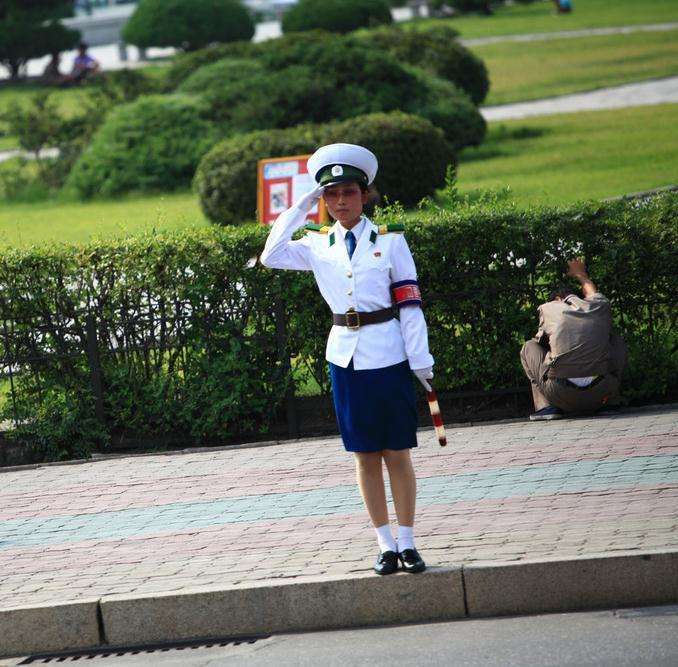 旅游景点给人拍照收费违法吗,去朝鲜旅游导游会给小费吗