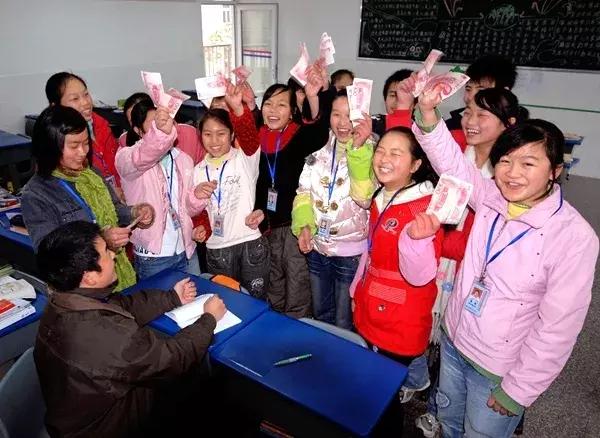 我说龙泉驿，你说好安逸！这座城的命运，正被幸福改写