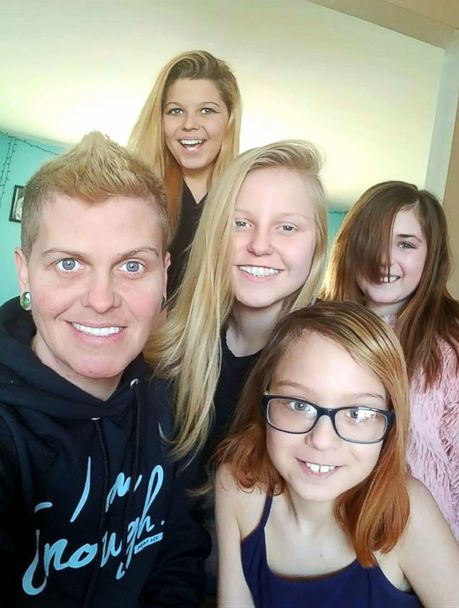 母子变身成父女,母女变闺蜜父子变成兄弟