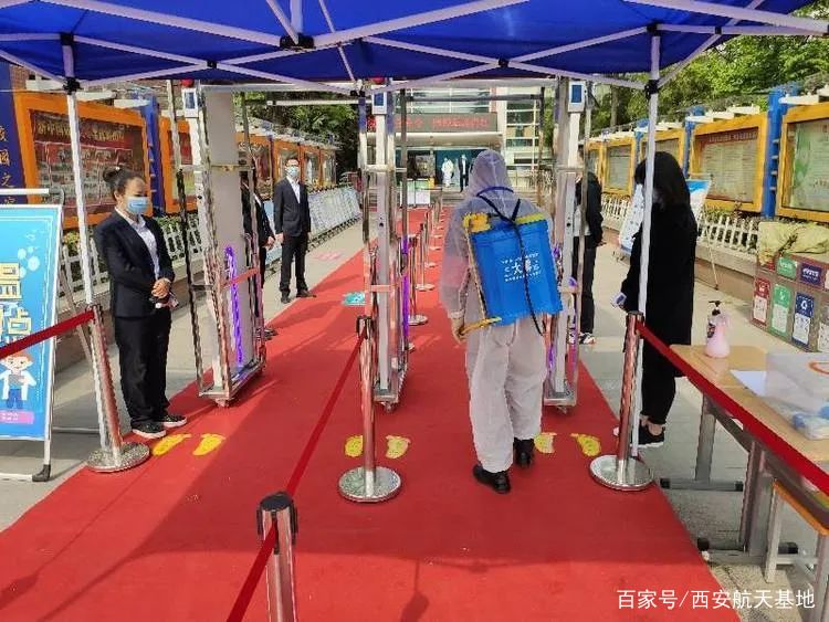 为了娃儿能上学再苦再累也要坚强,全国各地中小学复学