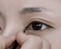 怎么画眼妆才不显脏,想学画眼妆今年最流行的眼妆