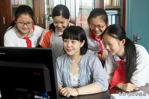 学生盒子:在家长群里,老师怕的不是“拍马屁”,而是“免打扰”