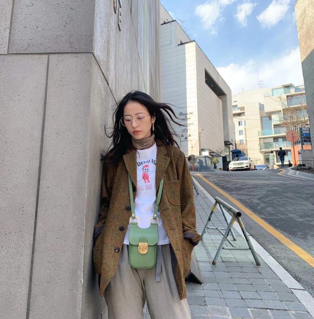 圆脸女生怎么选墨镜,圆脸女生如何选择大牌眼镜