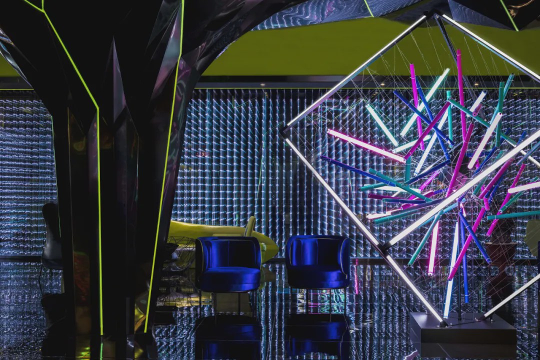 眉间有银河眼中有星辰什么意思,眉间是银河眼中有星辰什么意思