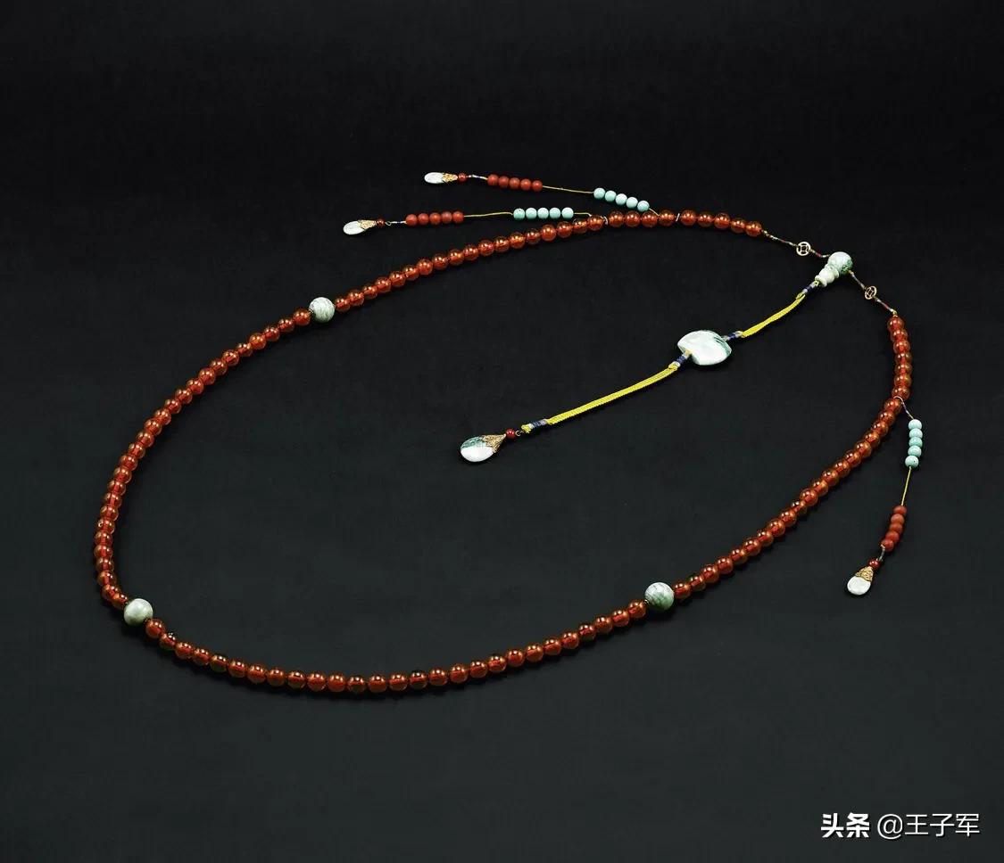 清朝官员戴的朝珠多少颗,清代皇上的朝珠是什么材质