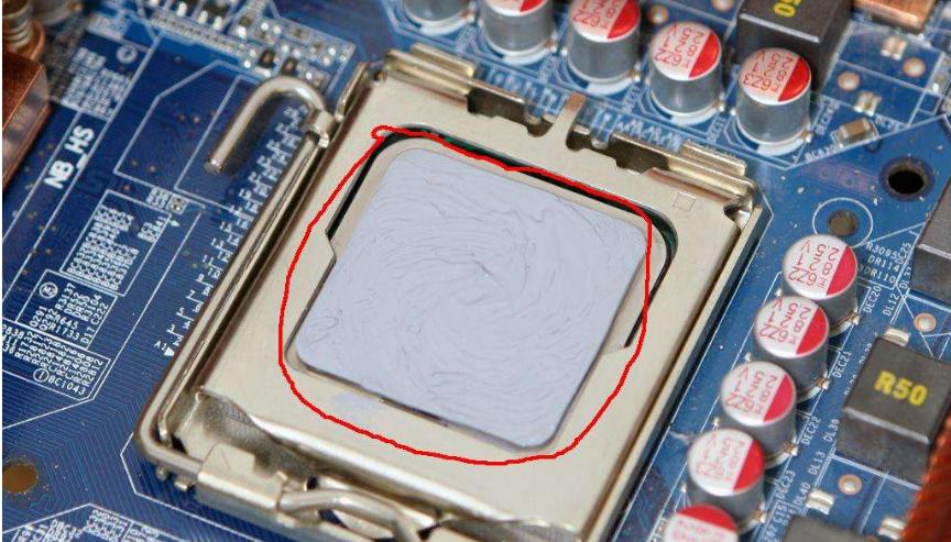 夏天电脑温度高反应慢？教你3招不花钱方法，牙膏也能给电脑降温