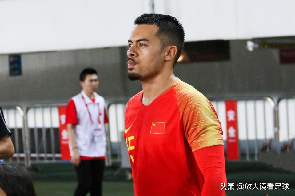 和武磊聊中国足球,对武磊的最佳评价