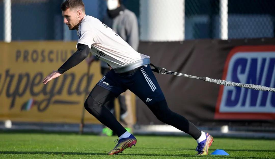 巴萨阿图尔受伤,阿图尔为什么缺阵