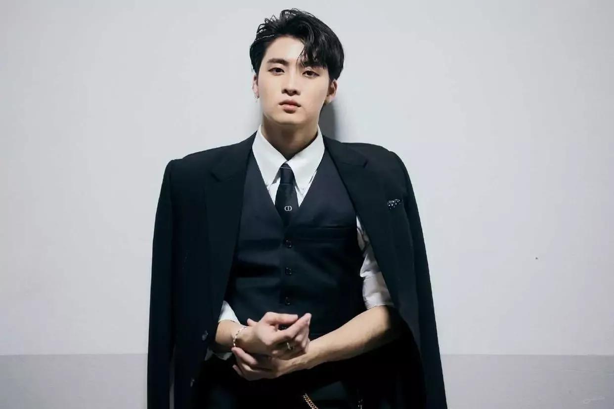 男生太内向怎么办,男生比较内向不善于沟通怎么聊天