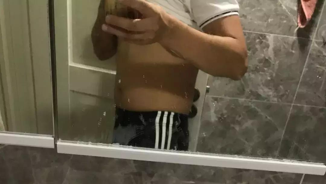 肚子突出屁股后翘正常吗,肚子大腰弯屁股翘怎么矫正