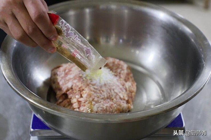 灌汤水饺的做法步骤,灌汤水饺做法全过程