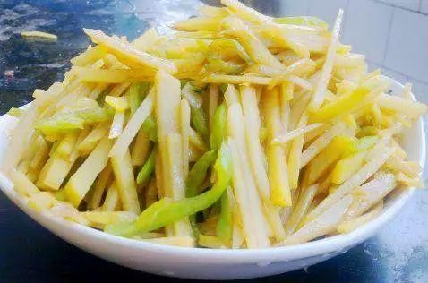 土豆干粮的家常做法,东北土豆白面干粮的做法