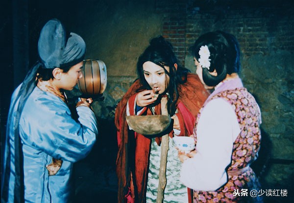 红楼梦贾府被抄家谁最后守护贾府,贾府为什么被抄家真实原因分析