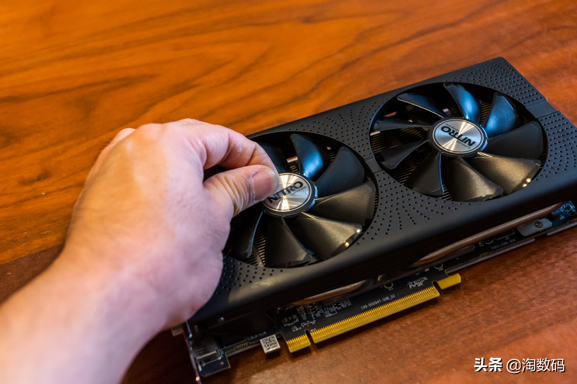 rx580蓝宝石8g超白金吃鸡测试,rx580满血版相当于哪个显卡