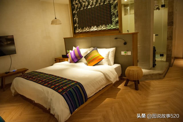 酒店房间床尾摆一长凳是什么意思,酒店床尾放条长凳