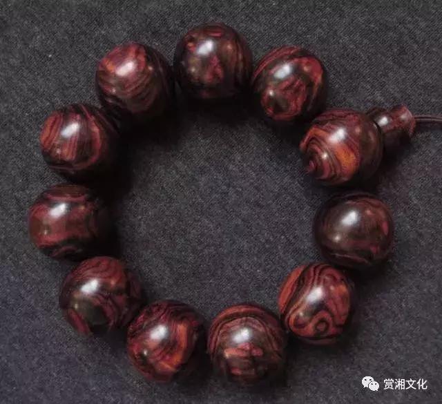 文玩珠串盘玩效果,文玩手串圆珠怎么加配饰