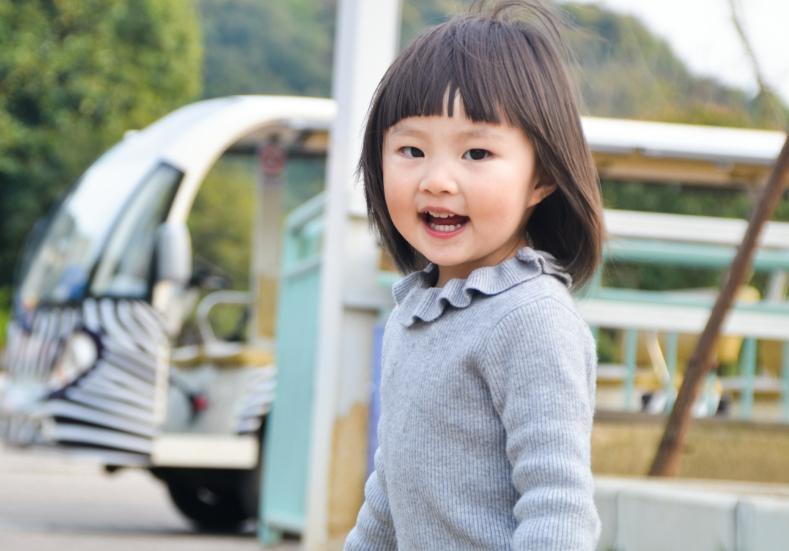 幼儿园孩子性格内向怎么正确引导,孩子很害羞不愿意和陌生人交流