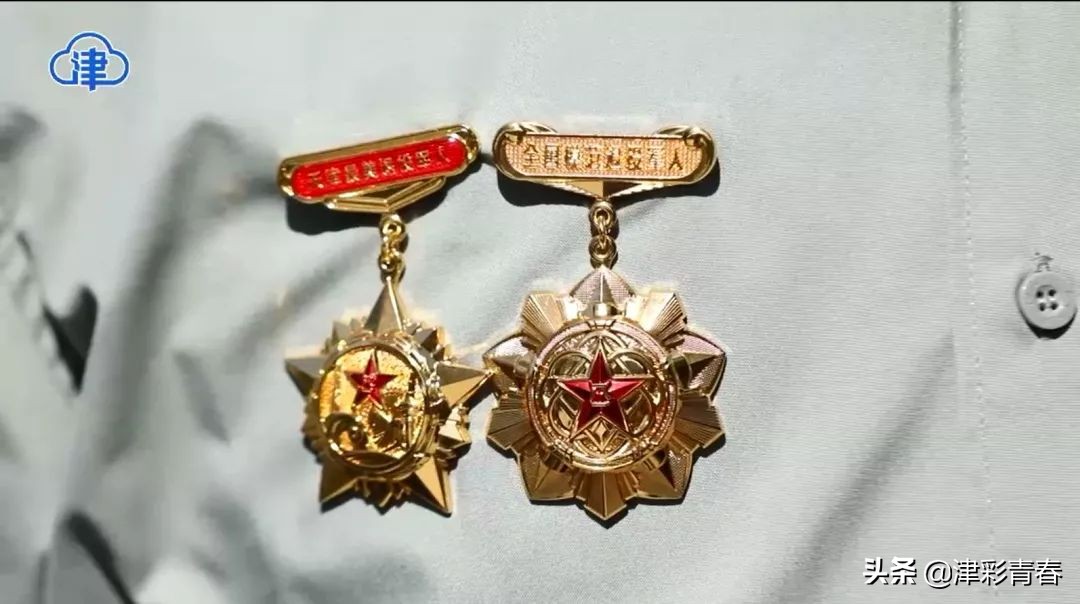 退役军人用军礼向祖国深情,不忘初心有战召必回