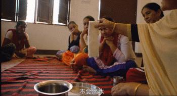 这部影片告诉了你：同一个印度，女人却分别在天堂和地狱！