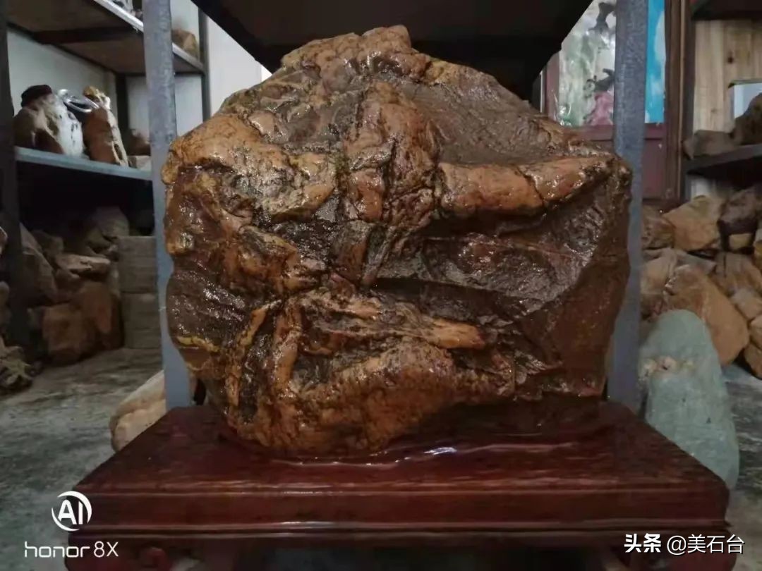 圆形黑色玻璃陨石100左右价格,最值钱的石头玻璃陨石