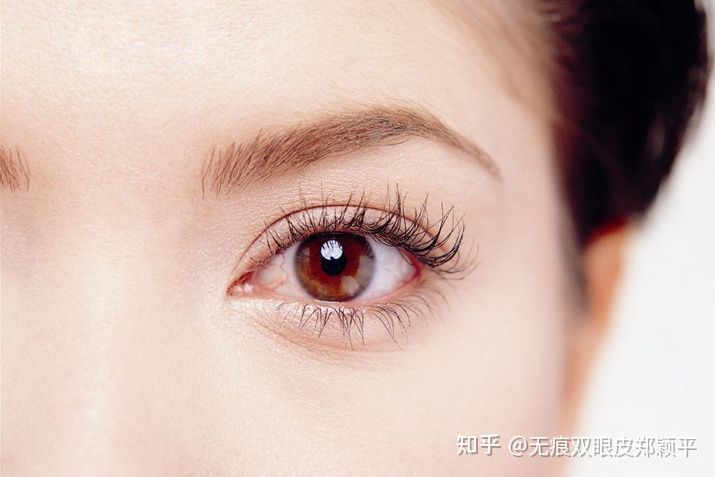 做个双眼皮就能变美,怎么贴双眼皮的时候更自然更好看