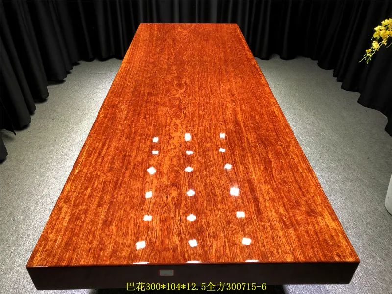 实木大板和红木家具哪个好,金丝楠木大板和巴花大板哪个好